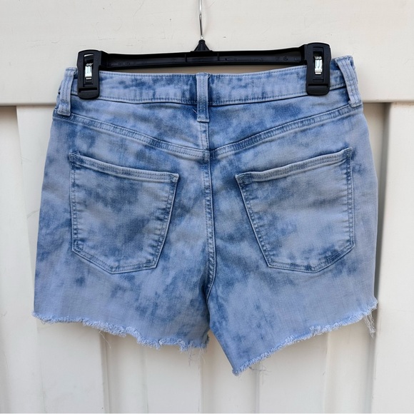 Universal Thread Light Wash Jean Shorts - Picture 2 of 6